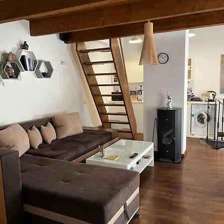 Cozy 3 Story House In Old Town 아파트